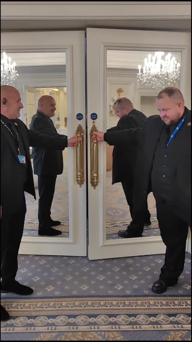 This venue is surreal.
Decor by @shadibiyahwale
#trumpturnberry #photoboothhire #weddingphotobooth