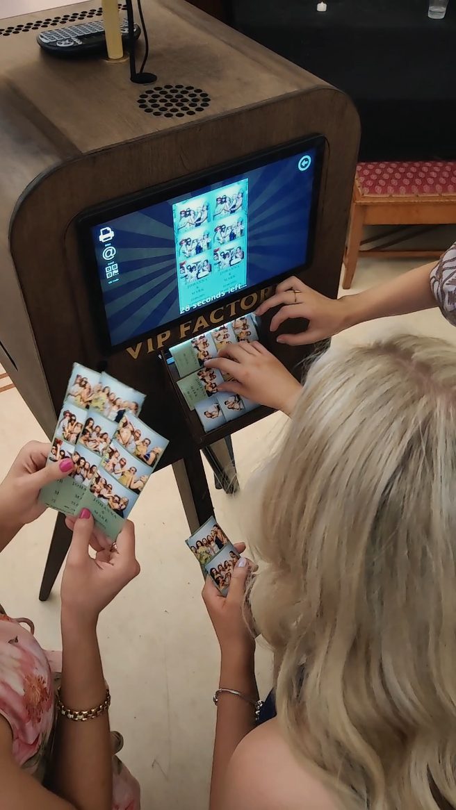 Instant prints printing never gets old
#photoboothhire #photoboothglasgow #photoboothprints