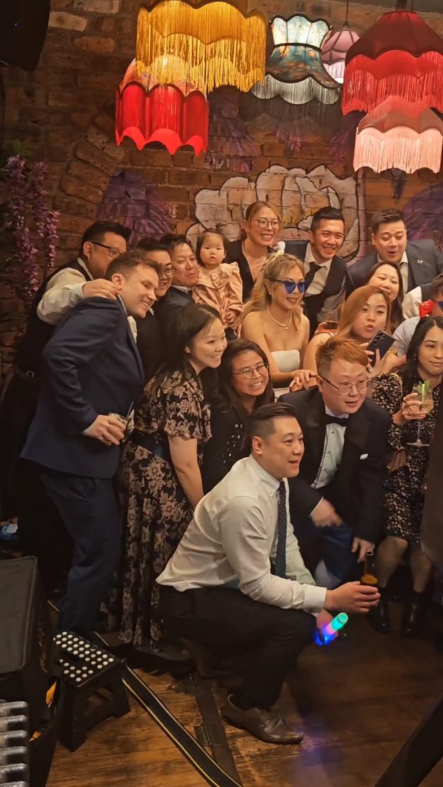 That's a record. 16 people in a photo😱 
#photoboothhire #photoboothedinburgh